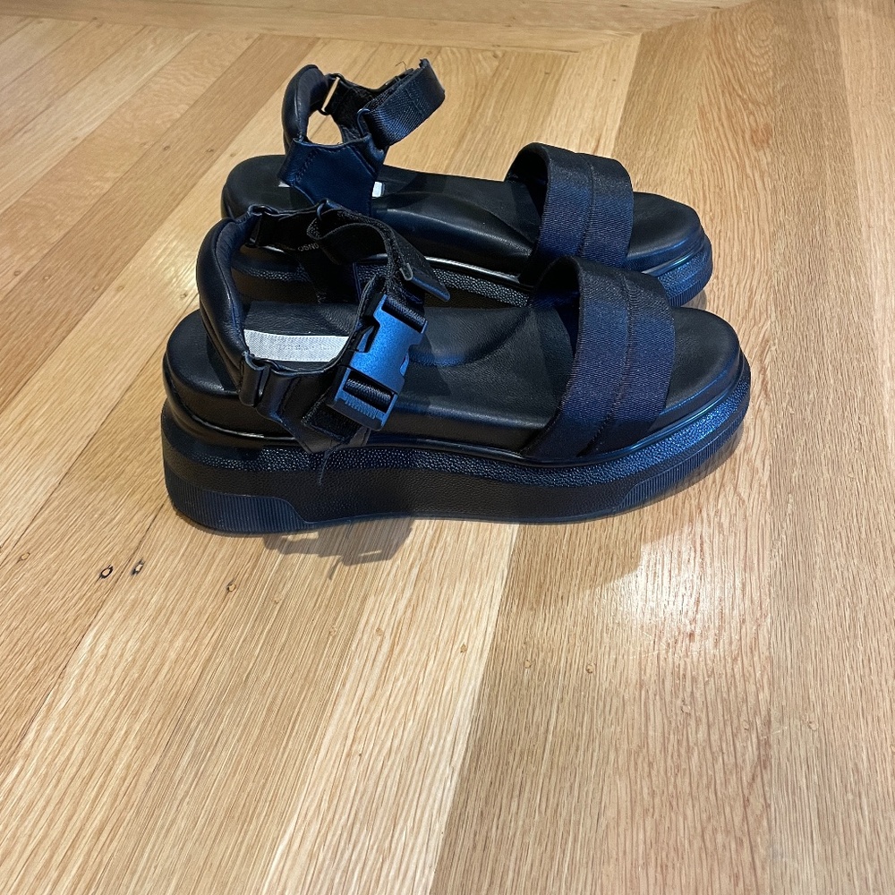 Suzanne Rae Black Buckle Velcro Platform Sandal Size 7